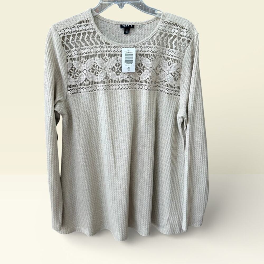 Torrid Size 00 Waffle Crochet Yoke Top Long Sleeve Lightweight Taupe NWT